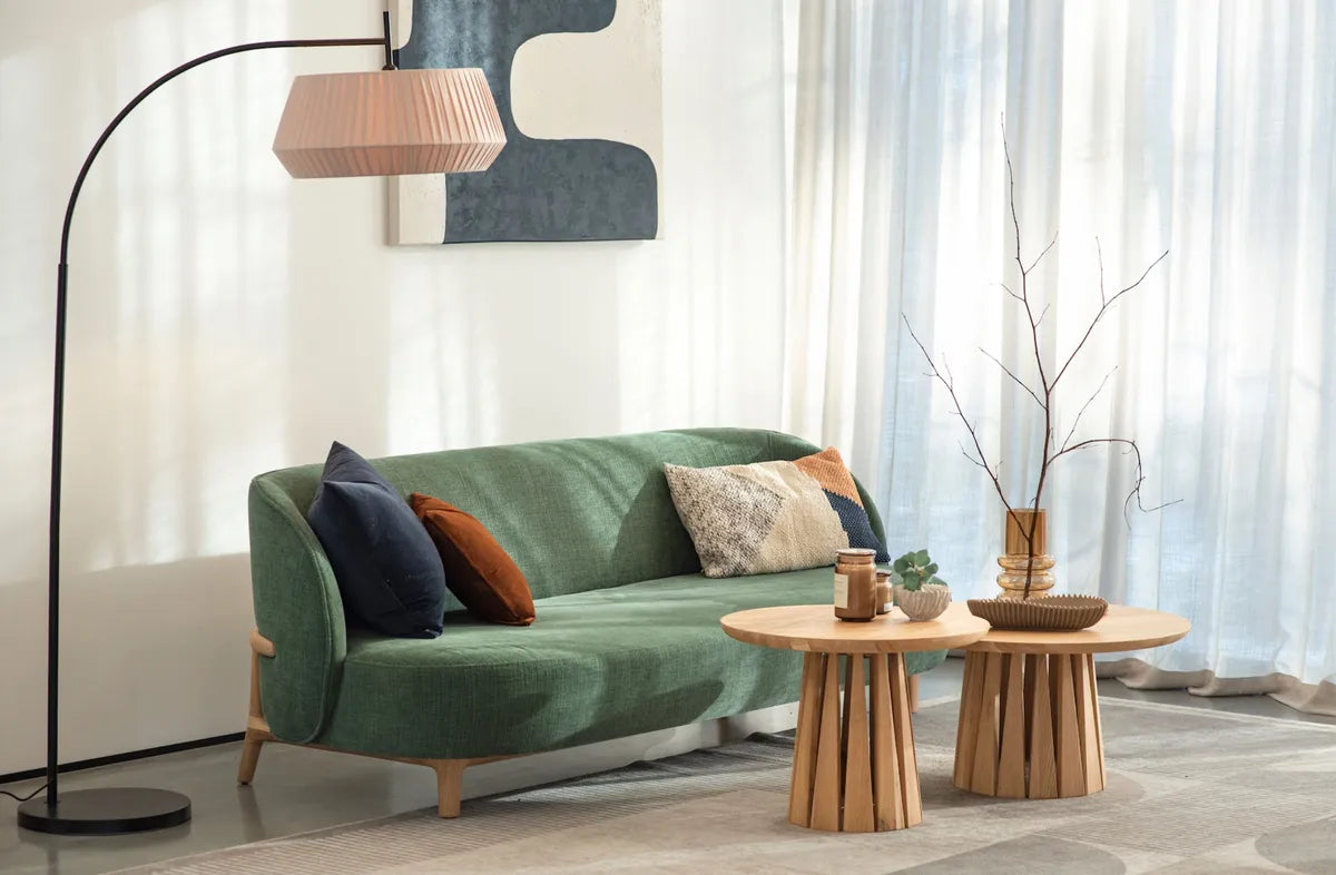 Szyszka Design Sofa mit Holz-Couchtischen – Wohneinmal