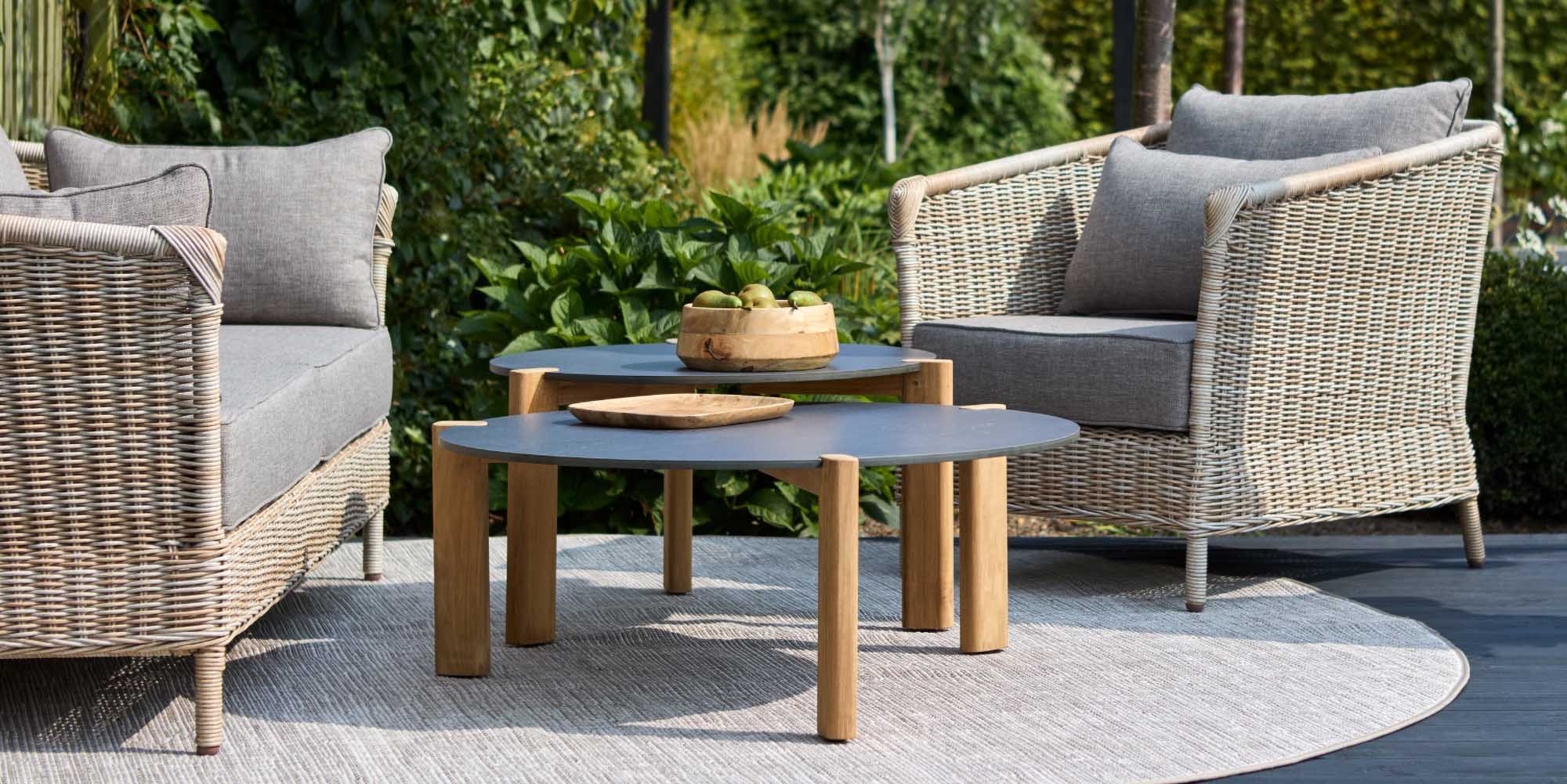 Outdoor Couch Beistelltische